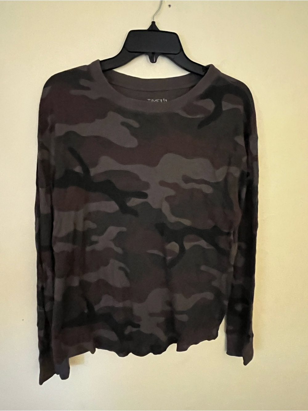 Time and Tru Women’s Green Camouflage Long-Sleeve Thermal Style Shirt Size Large